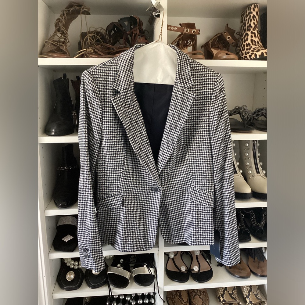 - “Zara Basic” Blazer